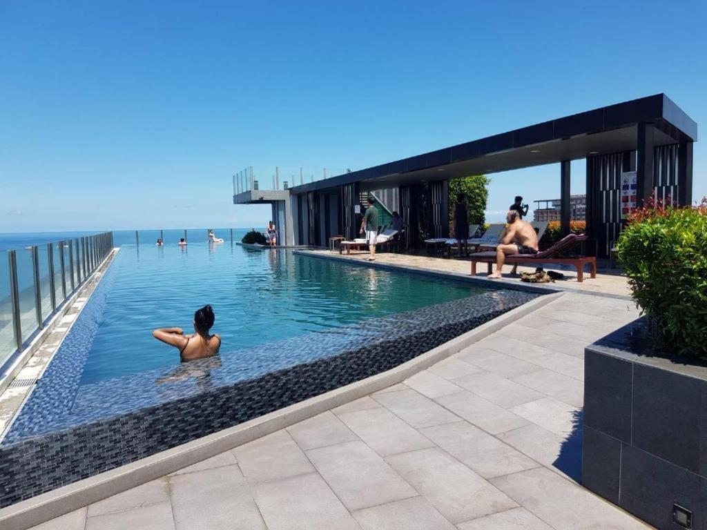 The Base Pattaya Aparthotel Exterior photo